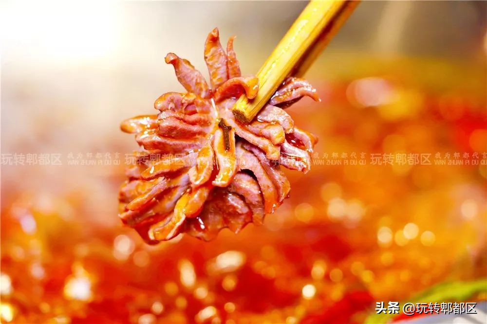 重庆来的集市火锅，就在郫都区蜀都万达！！吃相因去喽