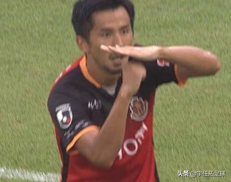 奥特庆祝！日本前锋中二程度爆表，大牌球星也爱cosplay