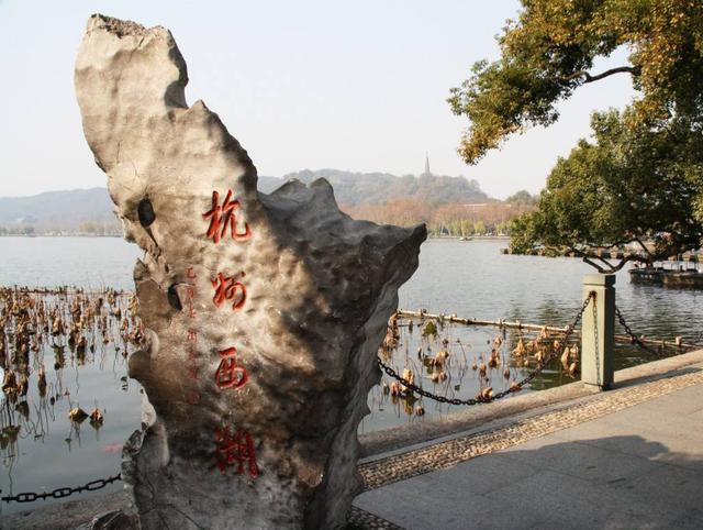 杭州南京旅游收入对比,南京和杭州哪边更适合外地人发展