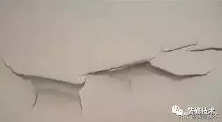 腻子粉起粉发黄脱落是什么原因,刮腻子后起泡脱层是怎么回事