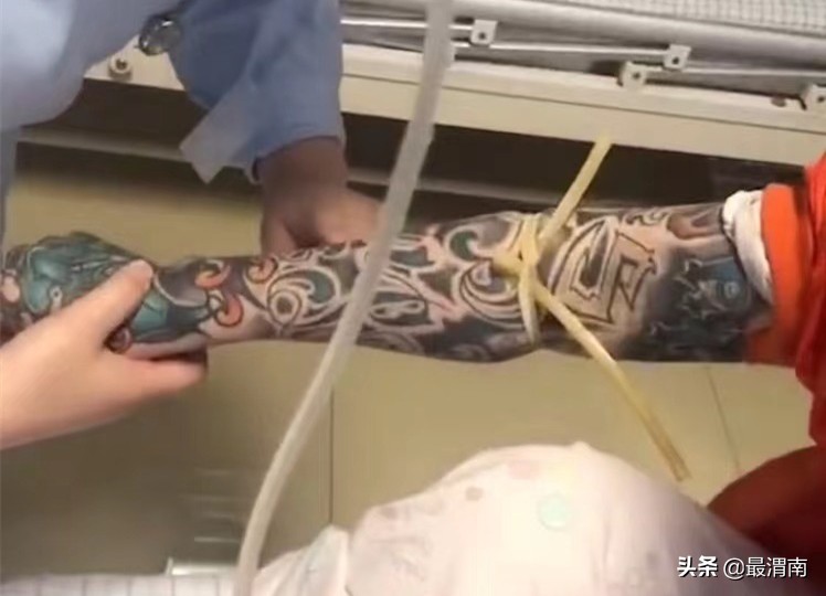 纹身男打针找不到血管,纹身男子去医院打针