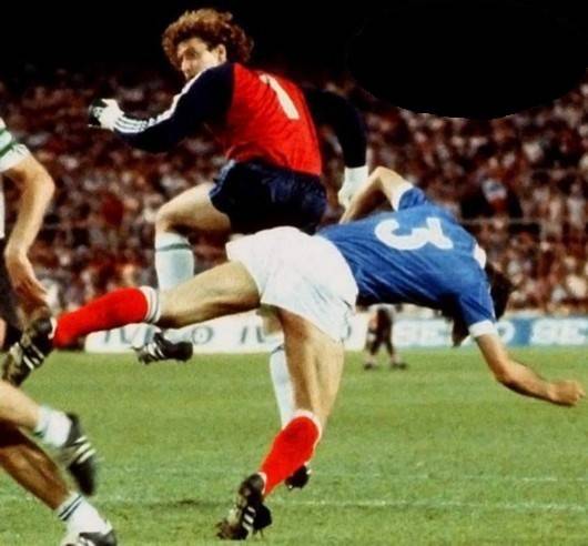 没有一个（愚蠢）决定是不可更改的——欧冠VAR取消红牌有感