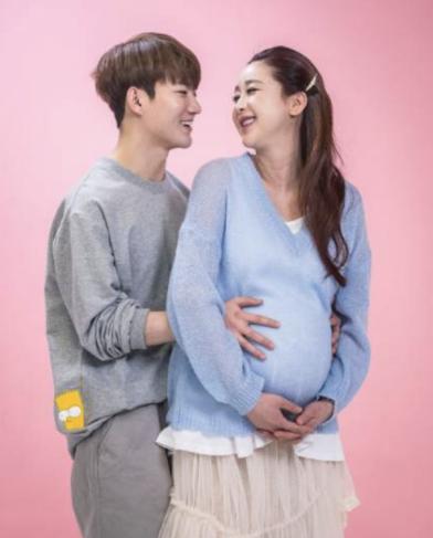 43岁韩国三级片女王，嫁25岁中国小鲜肉，大玩母子恋