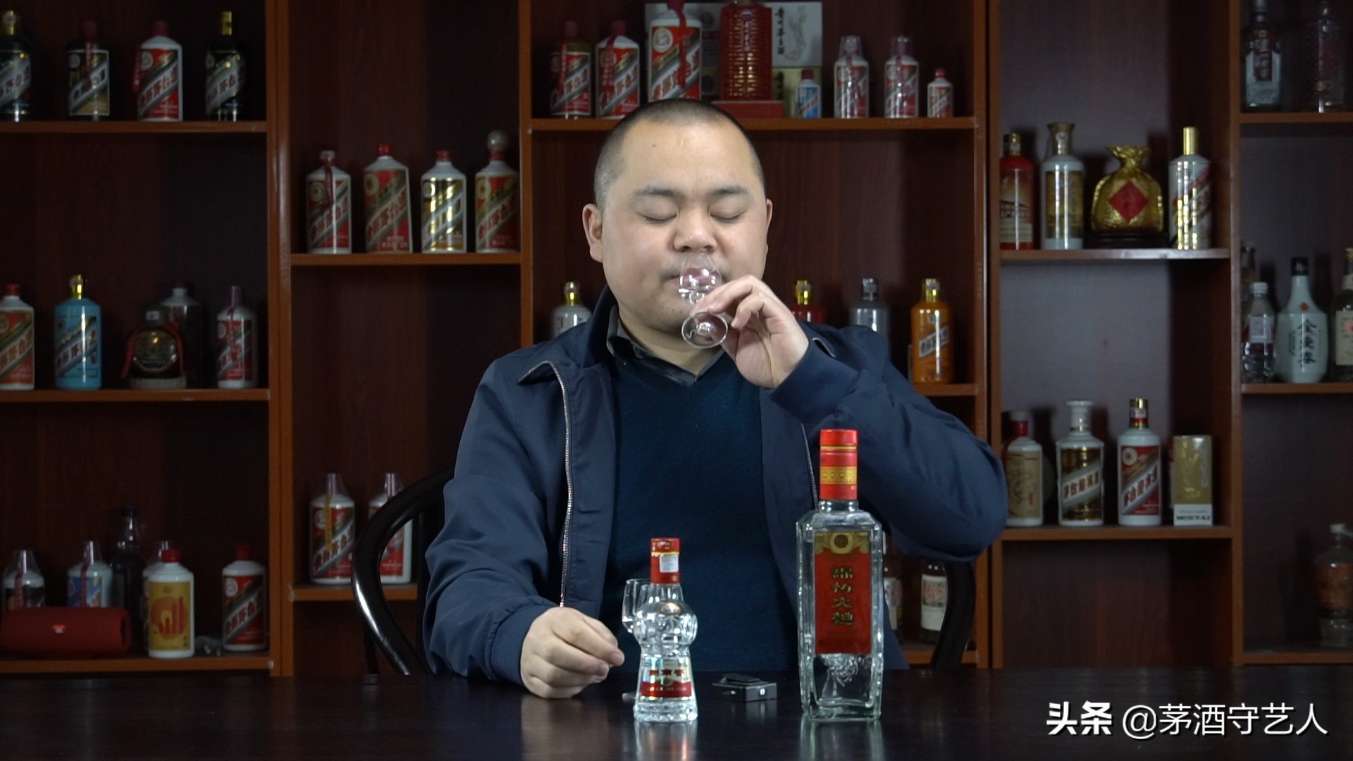 绵竹大曲品酒,茅酒守艺人品酒绵竹大曲