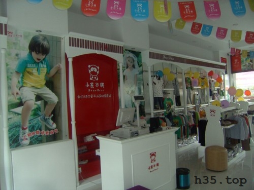 最新童装店双门头装修效果图,童装店怎么装修才有顾客