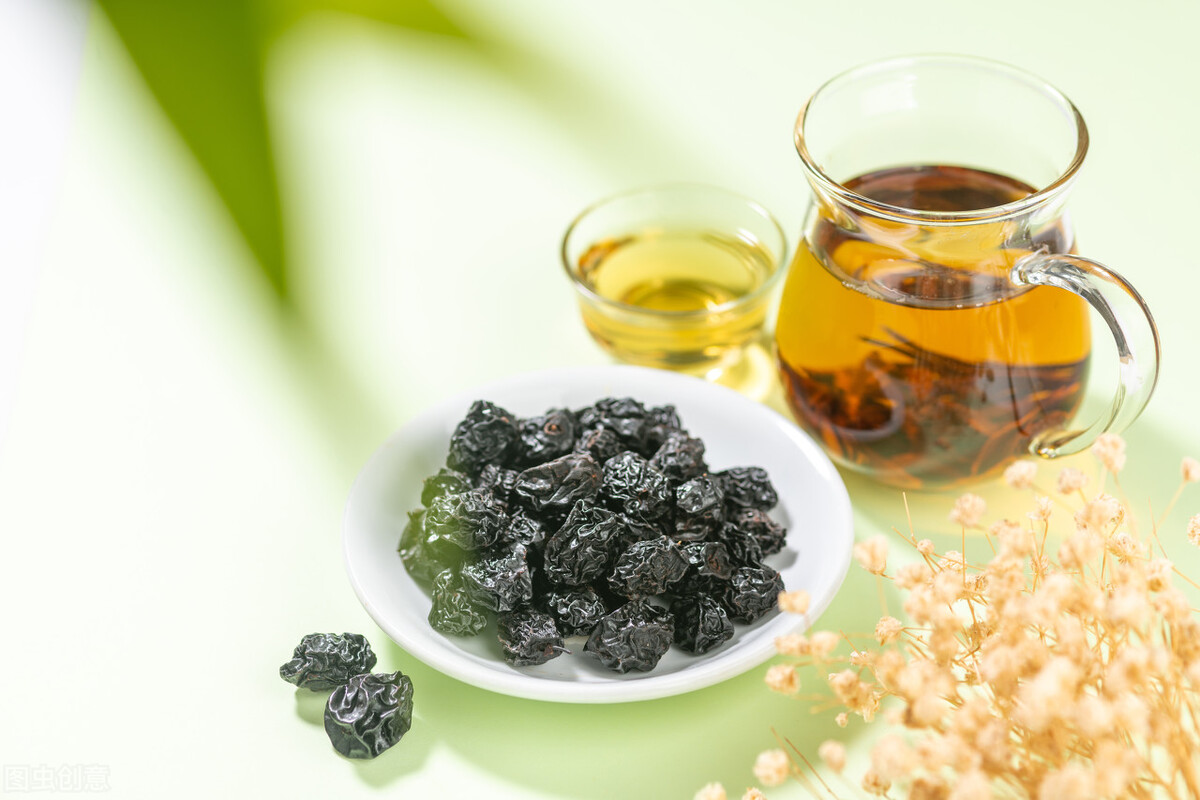 缓解酒后第二天恶心呕吐的小妙招,风寒恶心呕吐想吐不出来怎么缓解