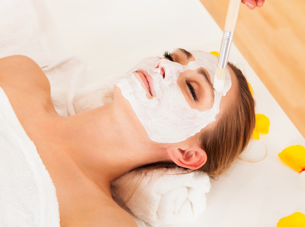 满脸油脂怎么去除,满脸油怎么补妆