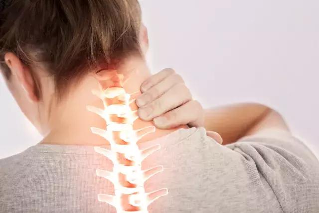 颈椎病引起胸闷缓解方法,缓解颈椎病最好的锻炼方法是什么