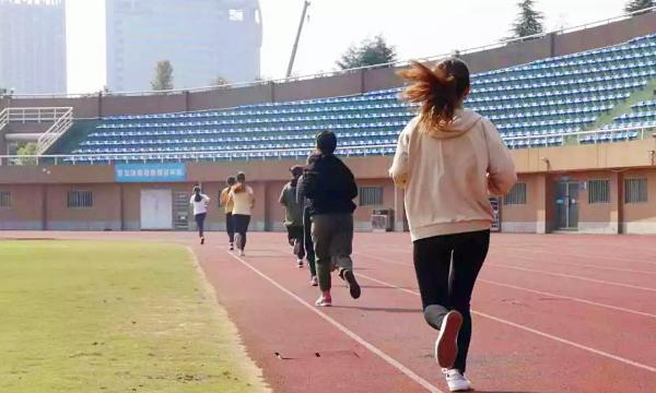 跑区区800米就“气喘如牛”？不要让体测成为你的噩梦