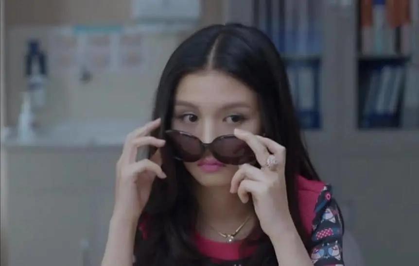 周冬雨成为金像金马双料影后,周冬雨金鸡金像影后颁奖视频