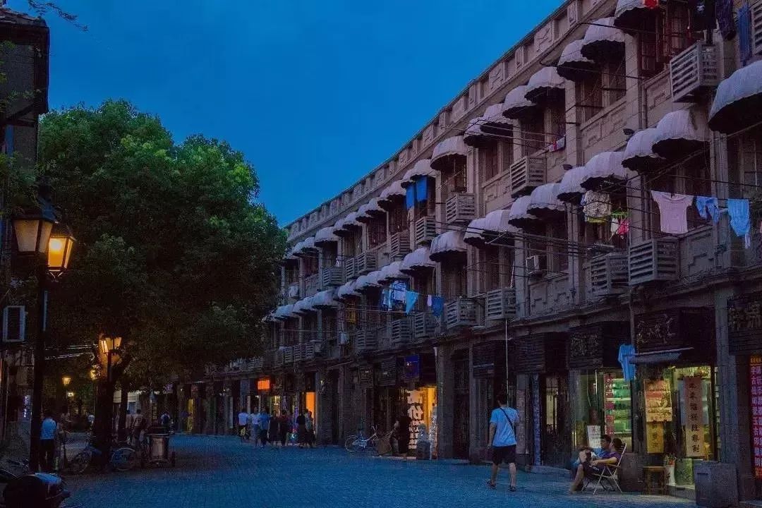 上海申花新主场改建过程,桥下空间利用方案