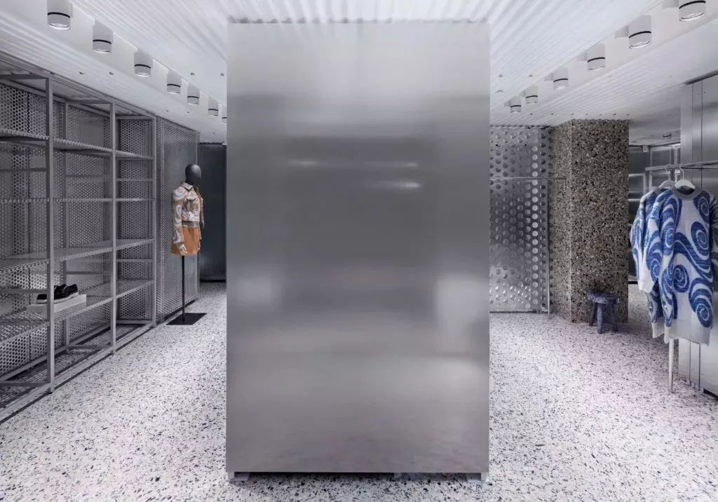 全球仅50多家店、年销售2亿欧元的Acne，门头竟然无LOGO？