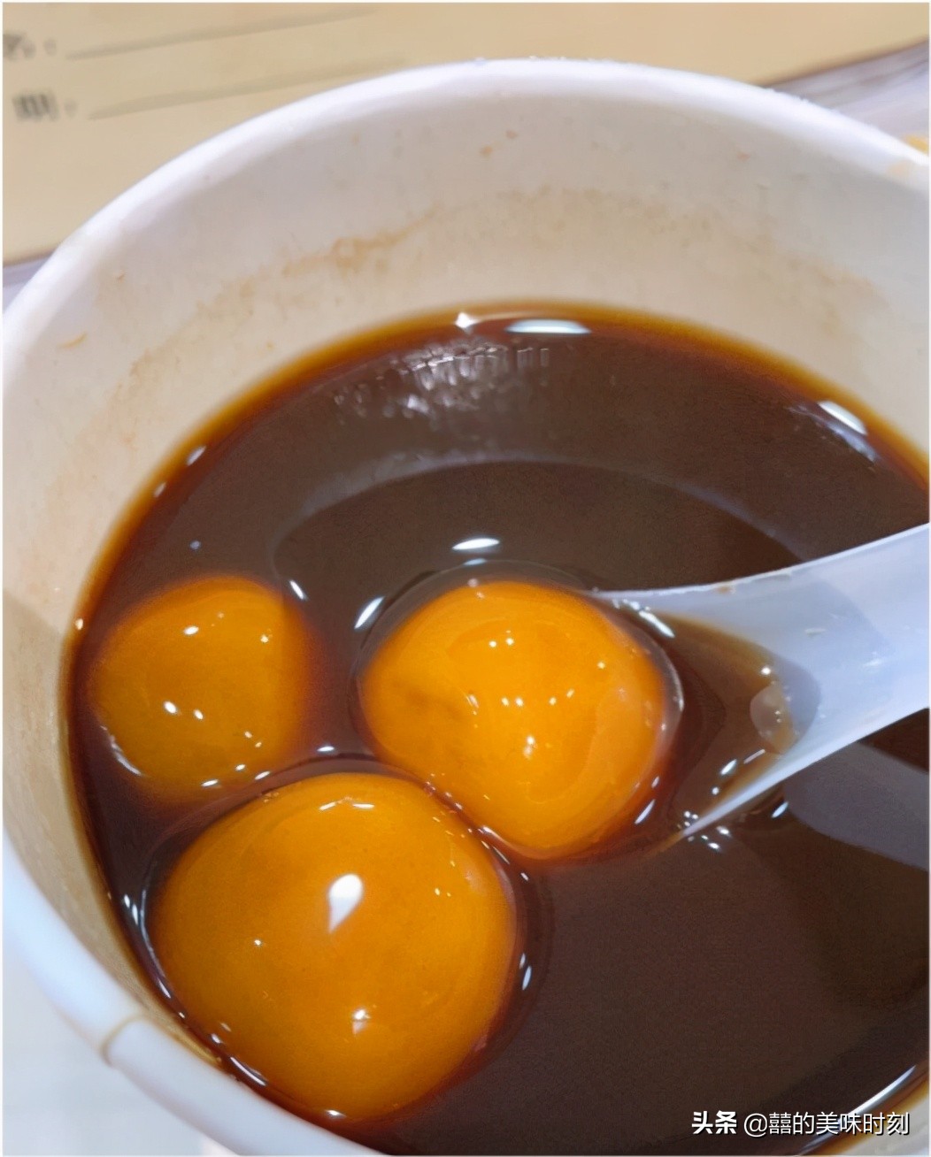 母女俩路边卖面食,福建两母女