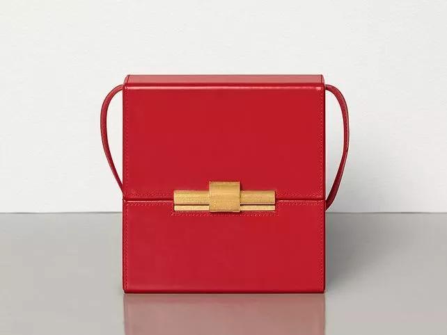 乔欣的包能装下什么,乔欣真的很有钱吗