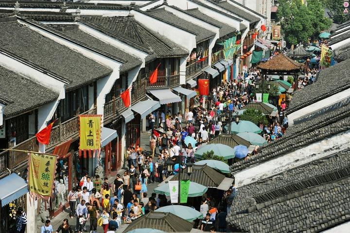 最热闹的网红美食一条街,十大美食网红街在哪