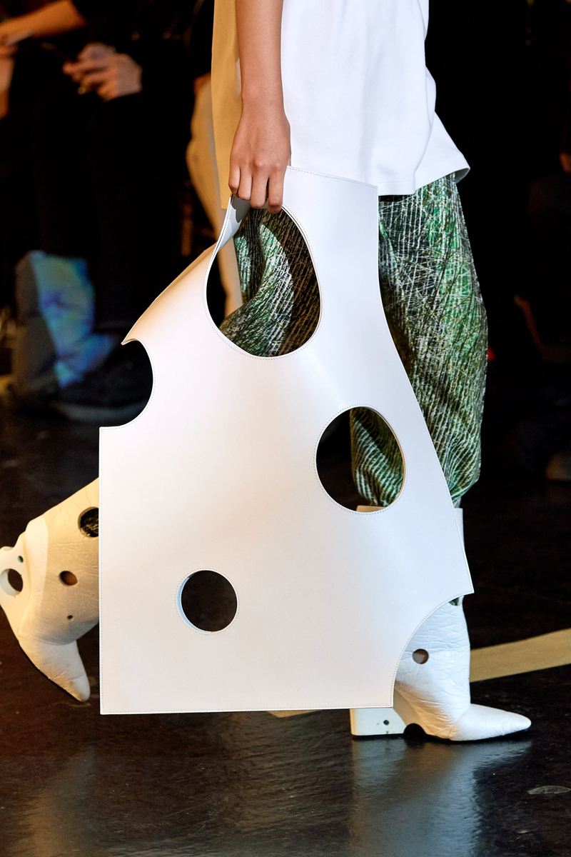 盘点四大时装周那些看不懂的奇葩设计,这15个品牌谁才是一号怪咖