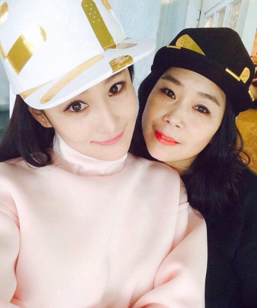 张馨予抱怨妈妈偏爱女婿，曾不愿她定居广州，如今每逢吵架都帮腔