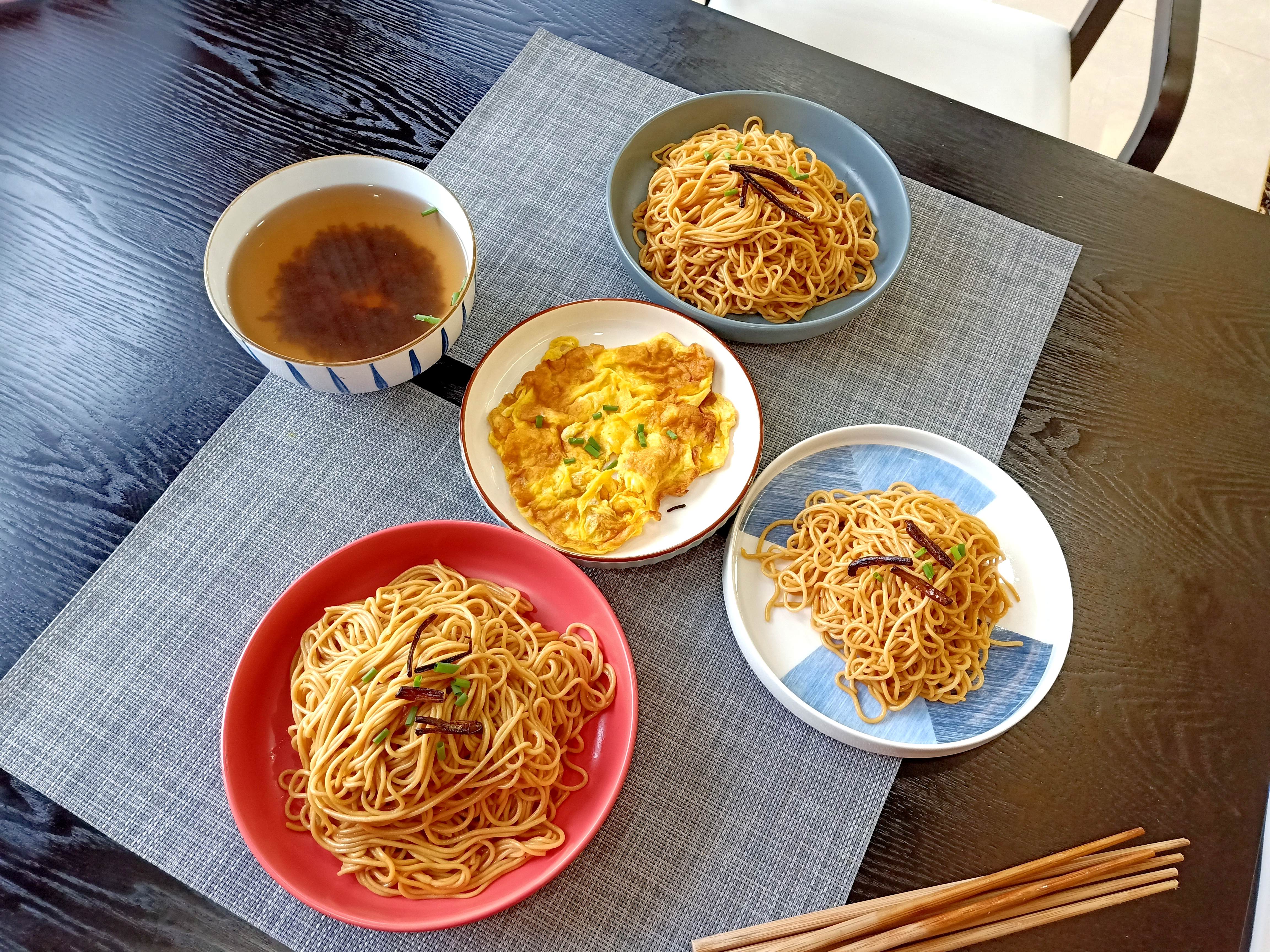 用鸡蛋葱做一个美味早餐,土豆鸡蛋葱做早餐
