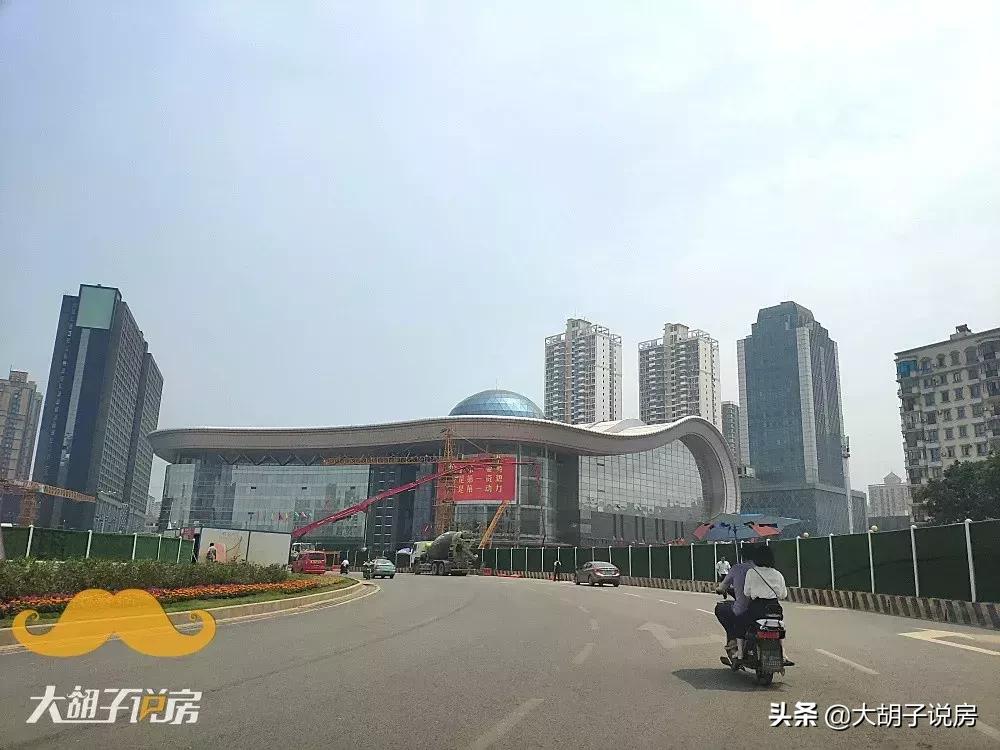 双合同、茶水费、全城摇号的武汉楼市，到底怎么了？