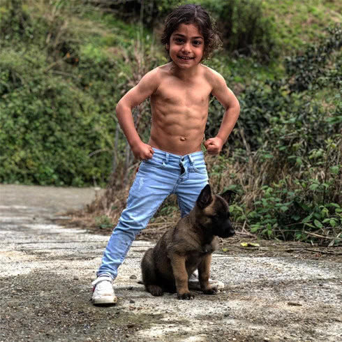 伊朗6岁足球神童阿拉特的肌肉,伊朗足球小男孩训练