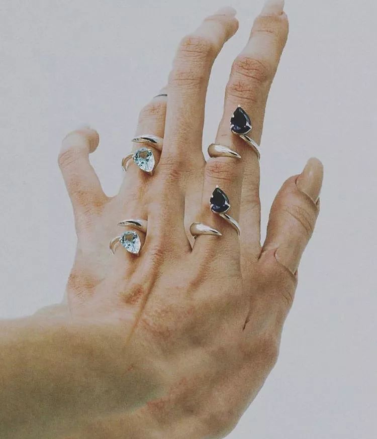 比起Ambush处了什么“对象”,我更关心这些小众配饰何时上新!