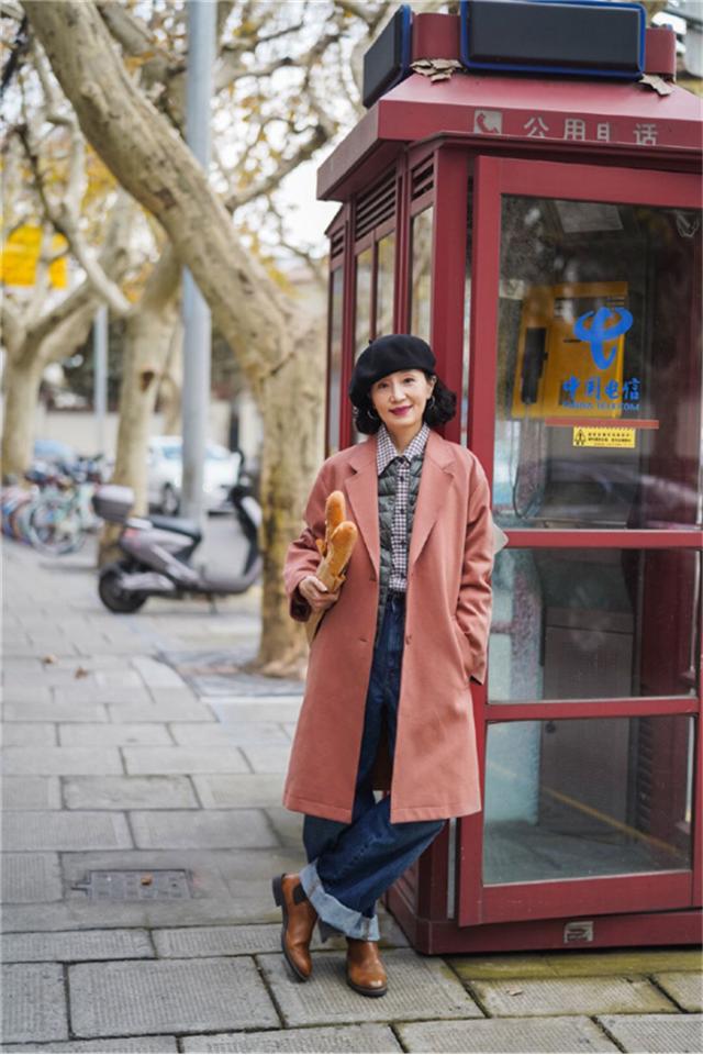 中年女性怎样穿搭才会清爽利索,女孩子要敢于尝试不同的穿搭风格