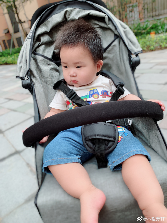 亚洲飞人之子！不到1岁腿已经这么粗了小天天速度优势亦可期