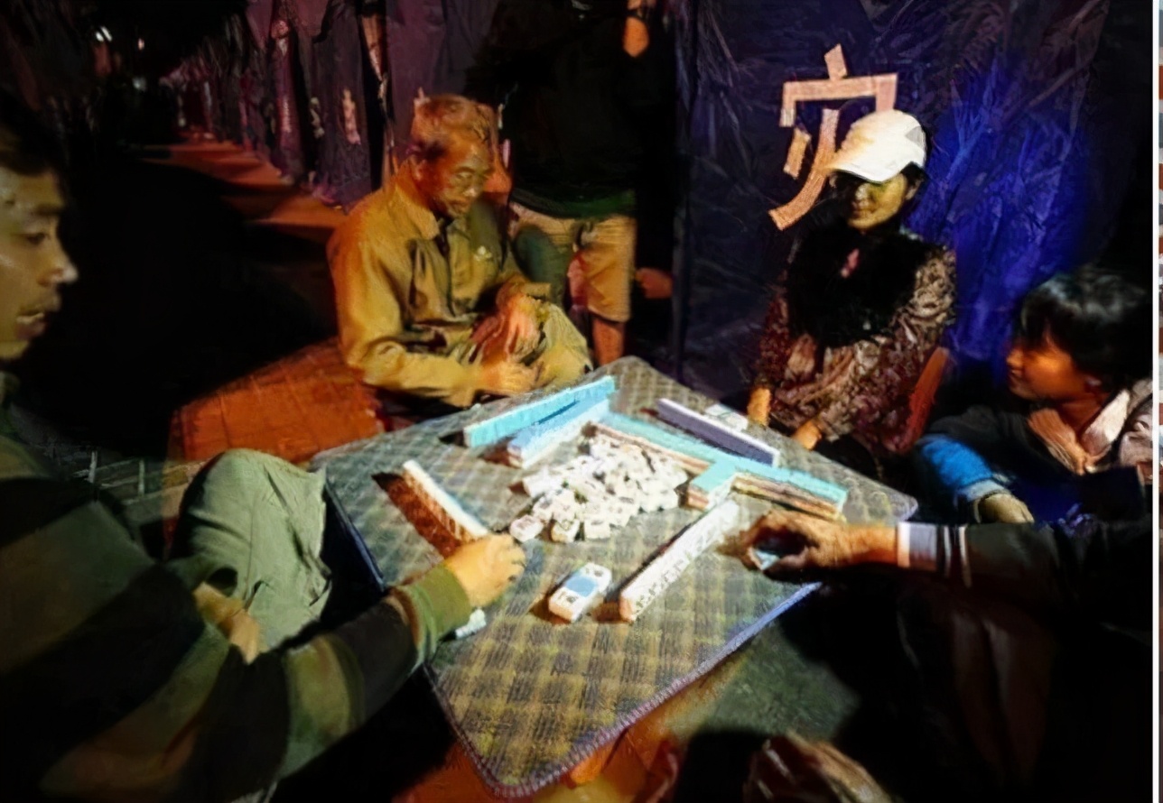 广东赌神、四川雀圣，中国人打麻将到底有多野