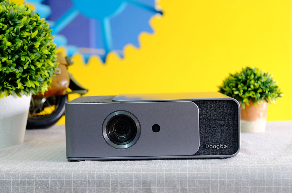 当贝投影仪智能入幕,当贝投影仪f1是什么技术