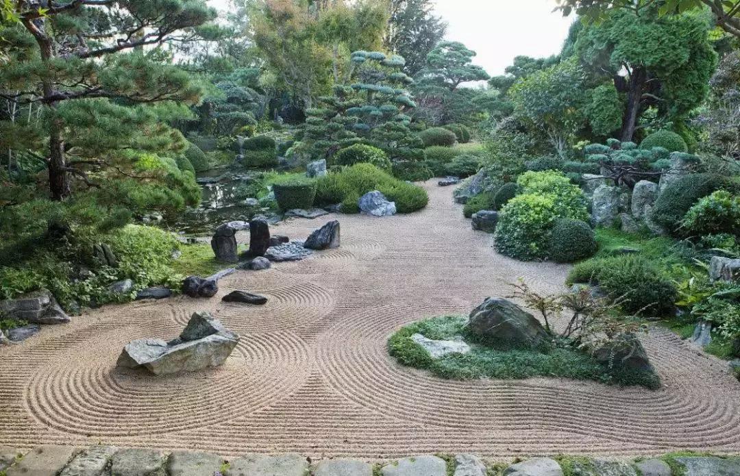 《精简》书评：日本“枯山水”园林为何阐释“不破不立”的道理？