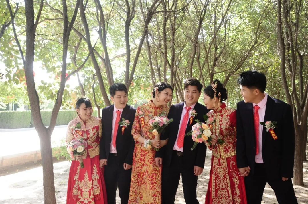 三胞胎结婚新郎认错,三胞胎同时出嫁