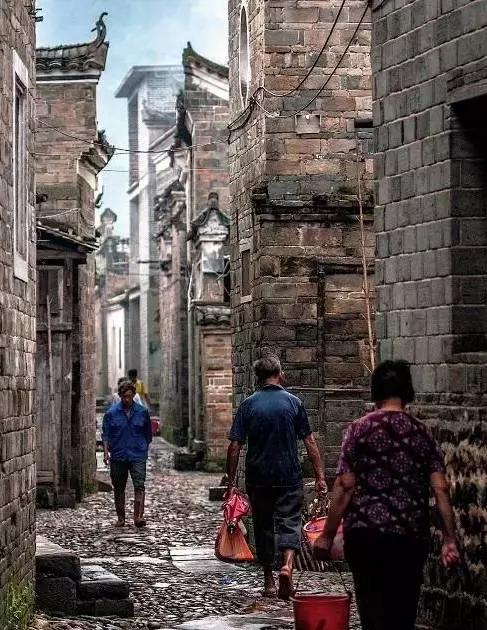 这个村庄一千年前建了个生态下水道，至今旱涝不惧