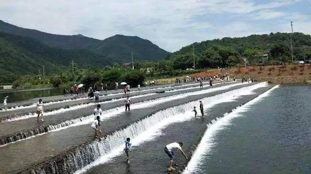 绍兴新昌梯田瀑布,浙江绍兴新昌瀑布