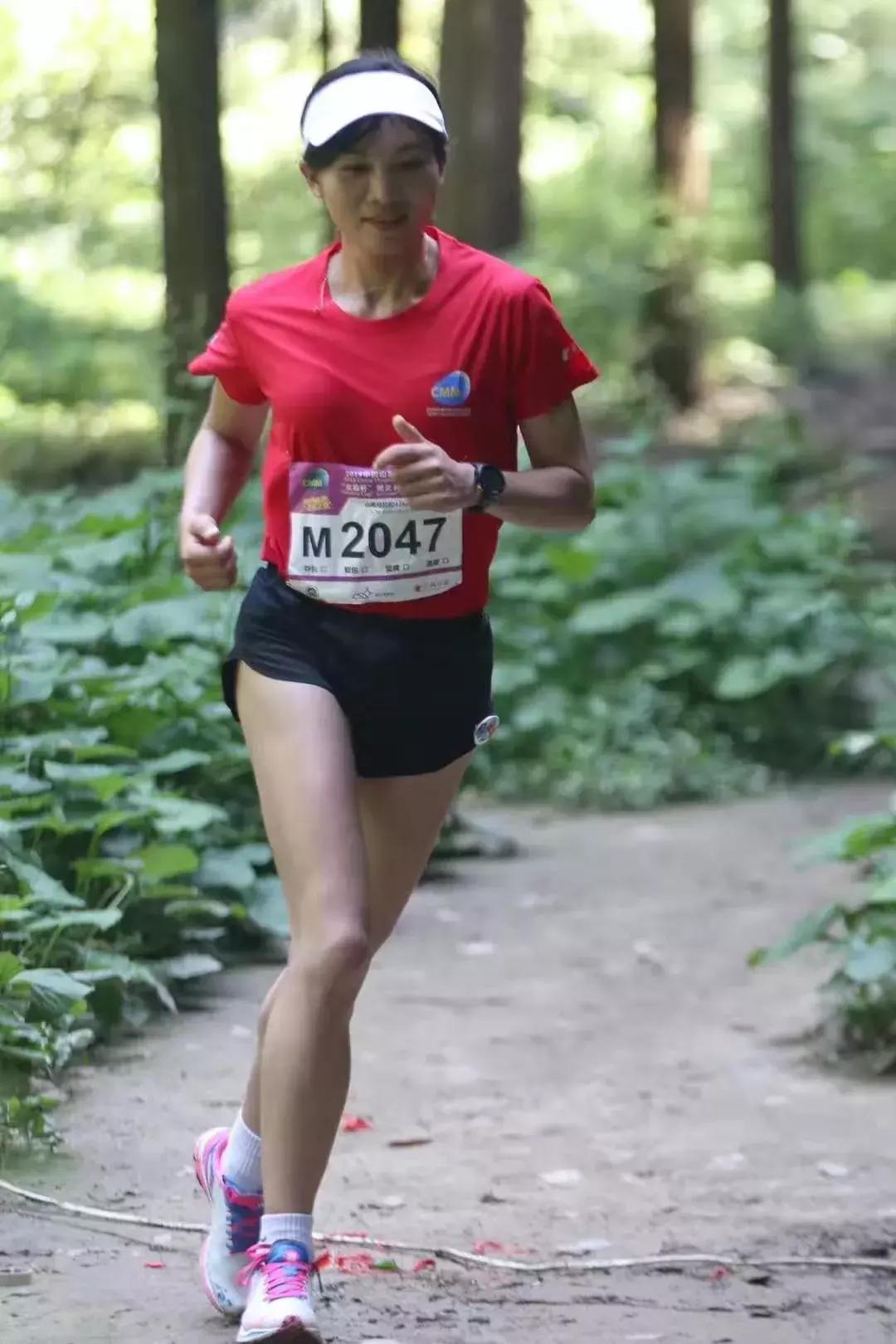 女子马拉松全马中国第一名,全马女生跑了37公里马拉松