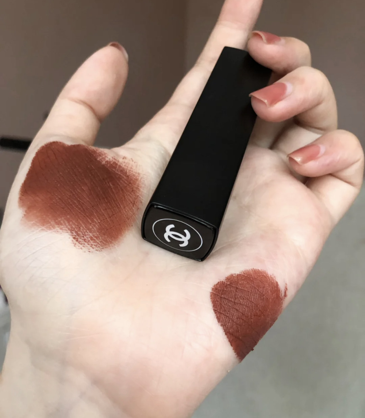 香奈儿口红627和70哪一个更值得买,香奈儿山茶花口红627和58买哪个