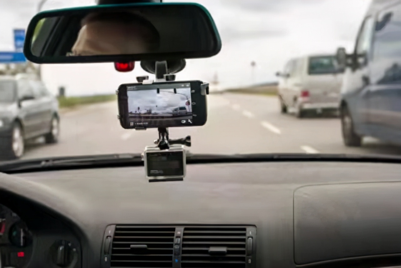 为什么很多车企不标配行车记录仪,行车记录仪为什么厂商不给标配