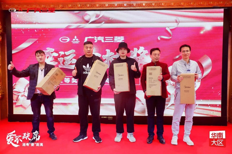 鐖变笉缂哄腑骞挎苯涓夎彵,鐖变笉缂哄腑瀹跺