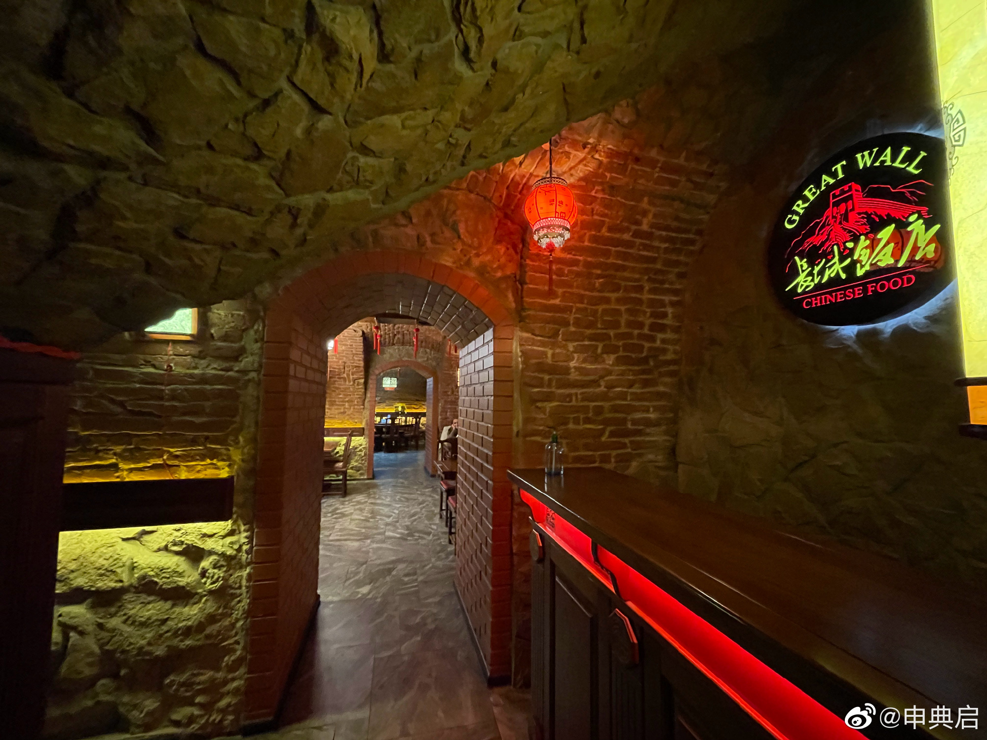 利沃夫最神奇的地方在于历史上多次易主,墓地都有各历史时期风格