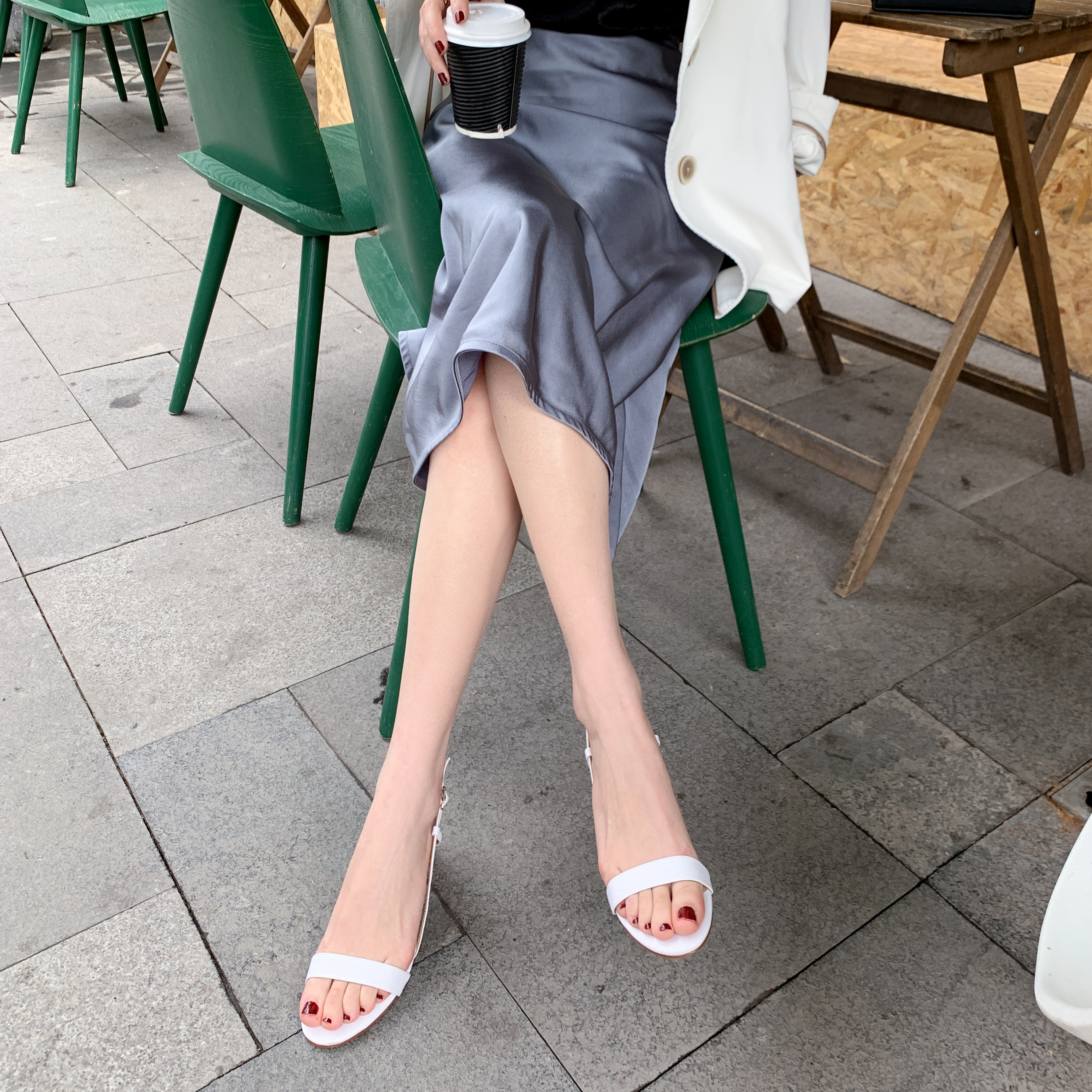 方头细跟凉鞋高跟鞋搭配,黑色尖头细跟高跟鞋怎么搭配上衣