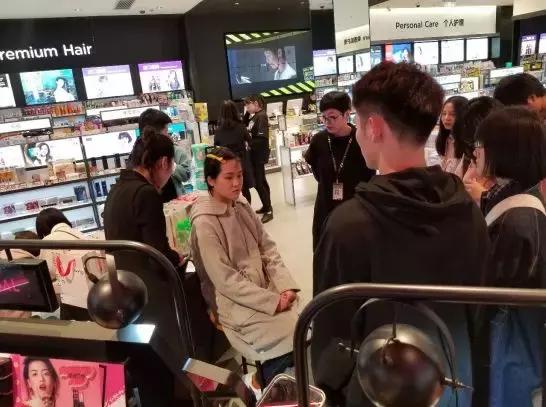 简历如何脱颖而出？面试得注意什么？大学生们参观屈臣氏收获满满