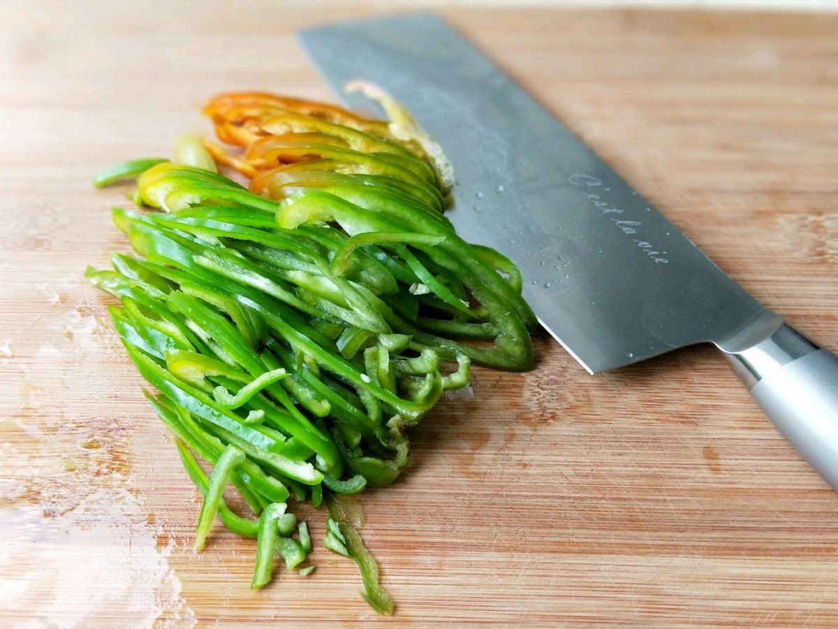 笋干简单又好吃的做法，和咸肉青椒一起炒，鲜美下饭，太好吃了