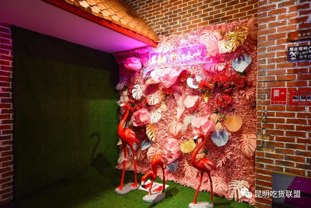 昆明的网红小吃街在哪里,昆明网红小吃城千千烧花甲粉