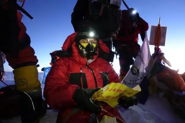 你可知这13位*疆新**人也曾登顶珠峰