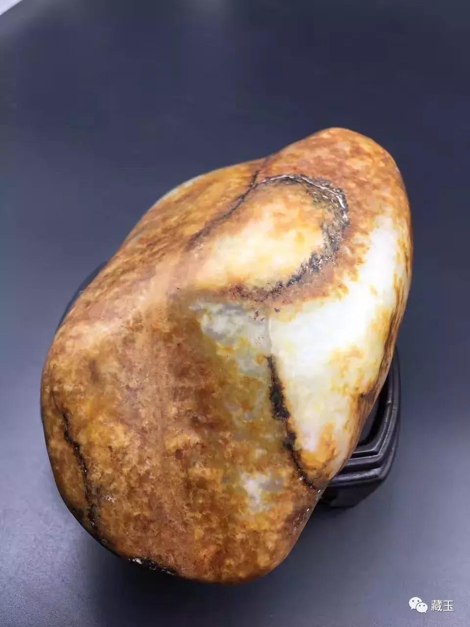 和田玉俄料值不值得入手,和田玉籽料和俄料到底有什么区别