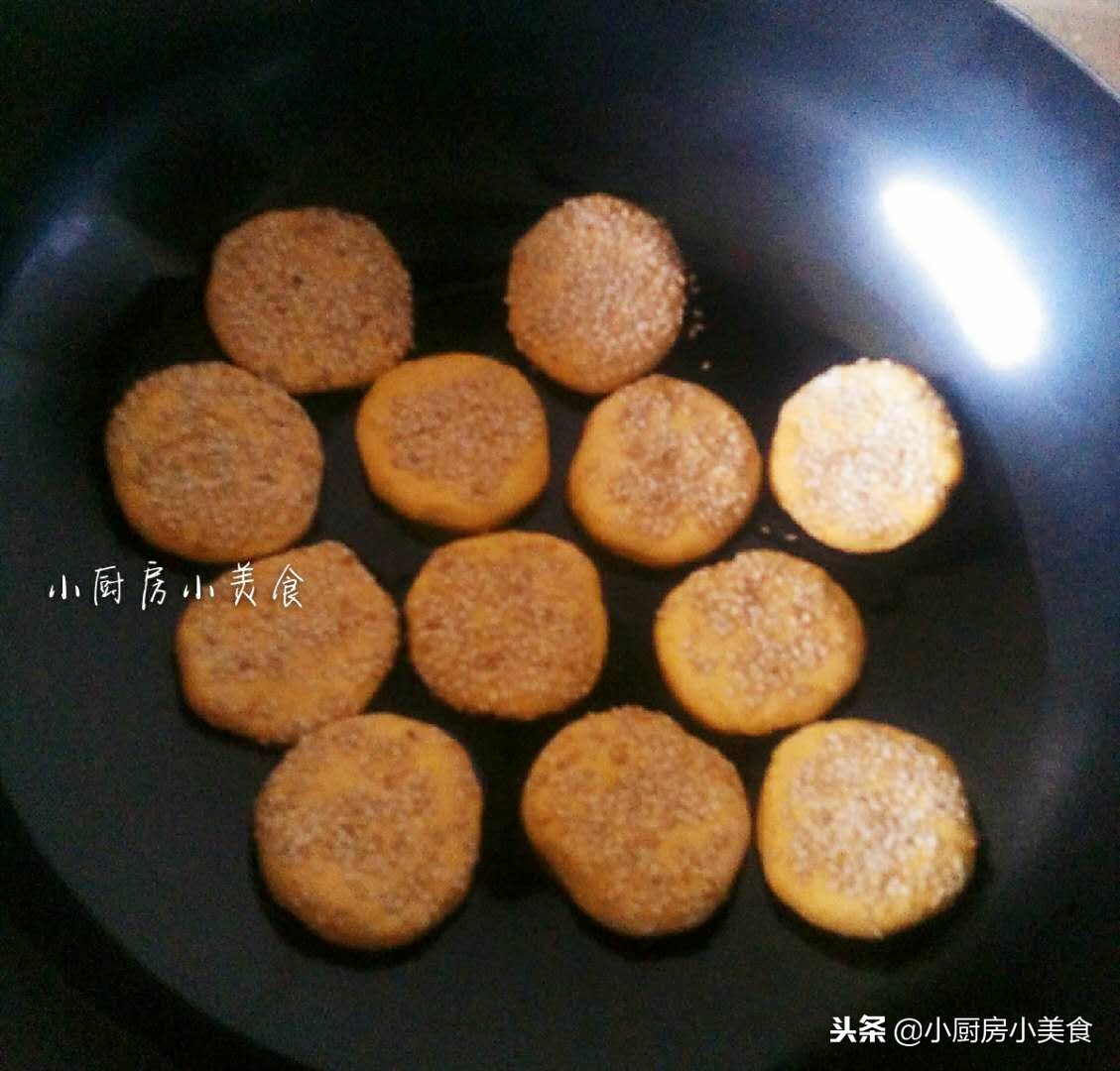 用普通面粉做南瓜饼不发面,南瓜饼用糯米粉做粘手怎么办
