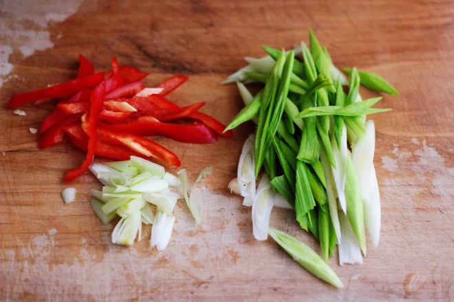 鸡胗炒鸡胗需要焯水吗,炒鸡胗用不用先煮熟