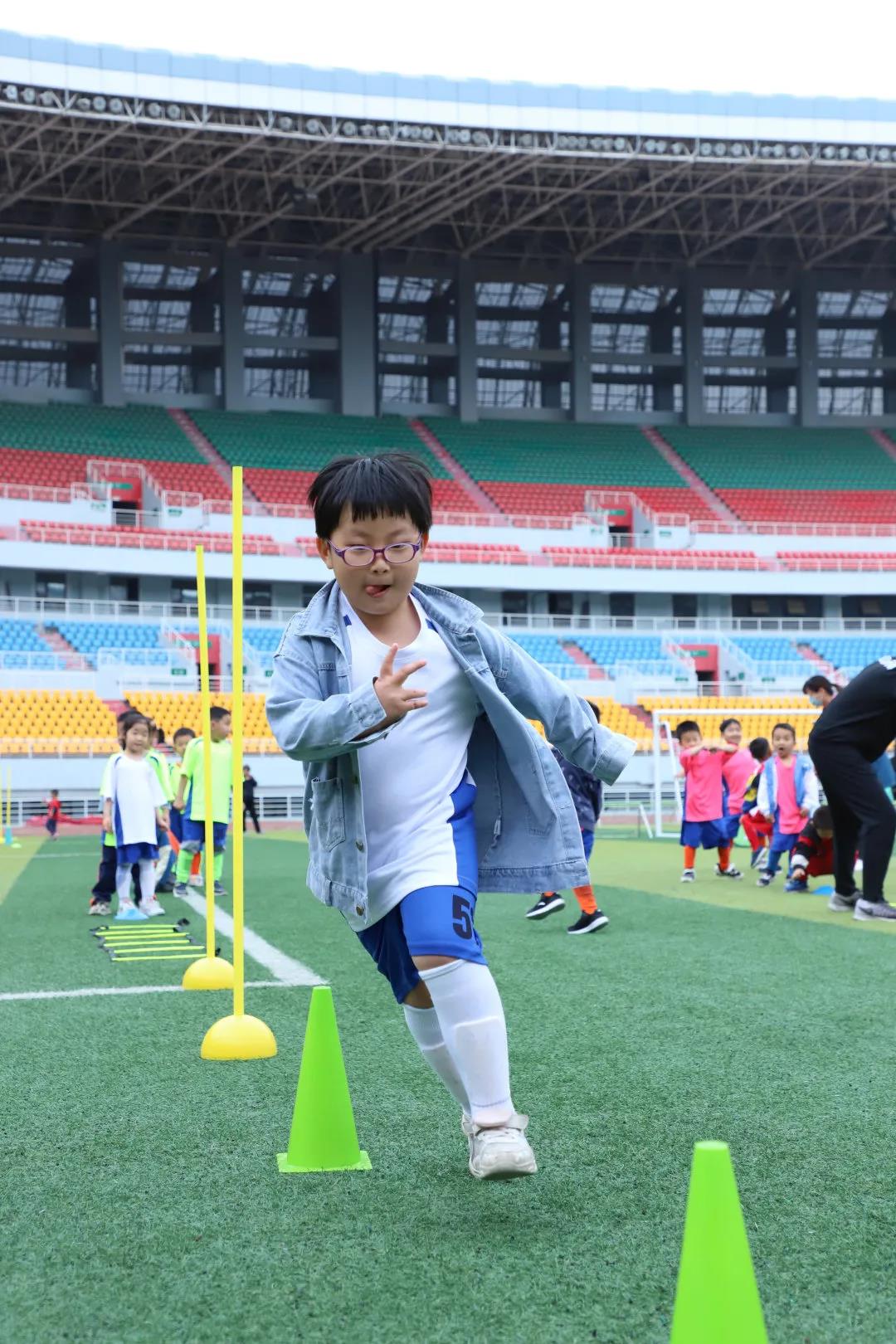 聊城大学附属幼儿园足球趣味赛成功举办