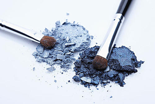 新手必看化妆刷的正确使用方法,新手化妆需要使用什么样的化妆刷