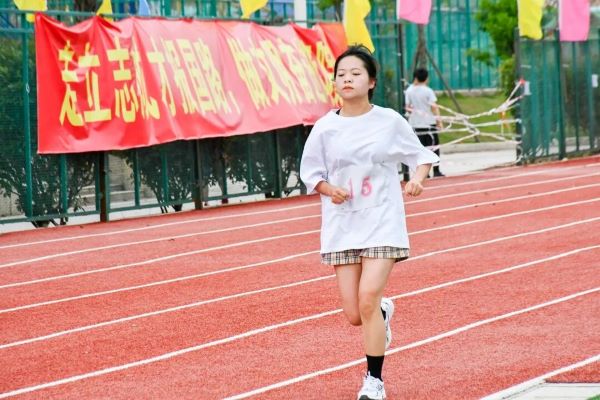 运动会圆满结束运动不止步,运动会闭幕但人生不落幕