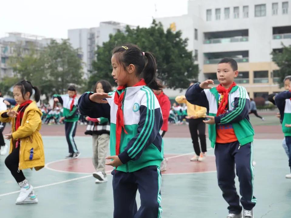南湖小学武术操,成都市新华路小学武术比赛